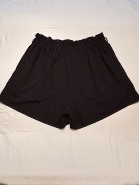 Women’s dress shorts
GUC 16w